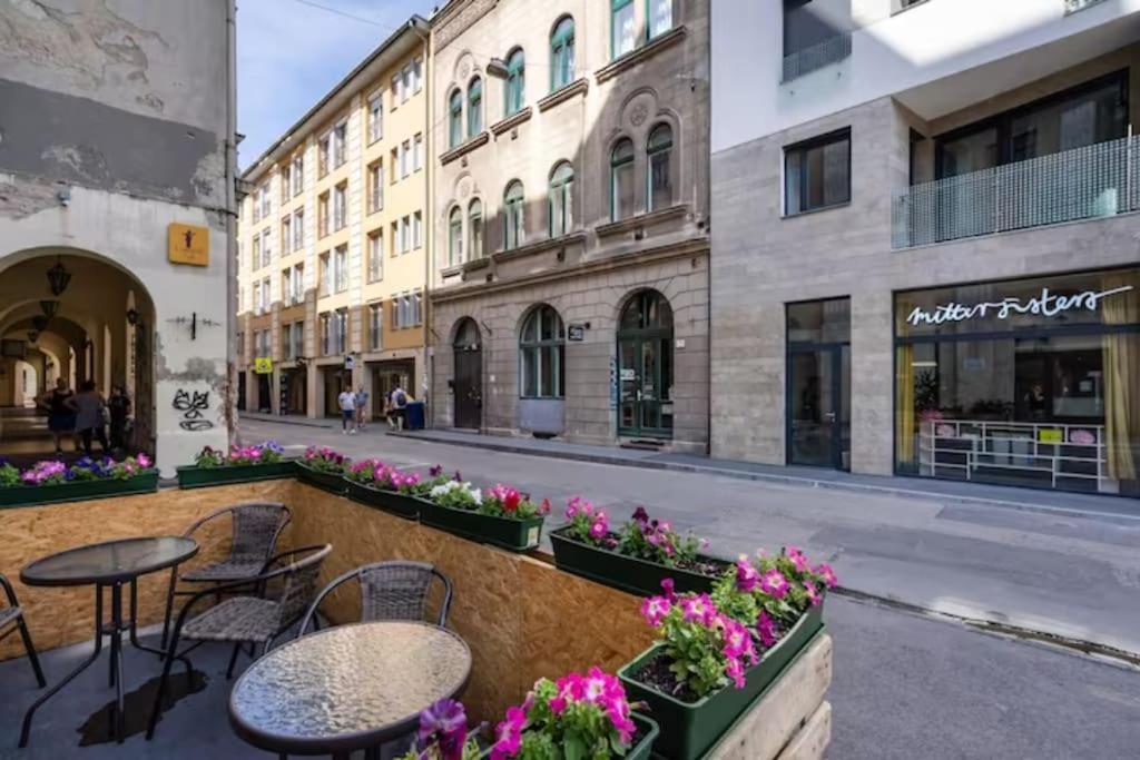 Peppy Home Of Harmony Budapest Esterno foto